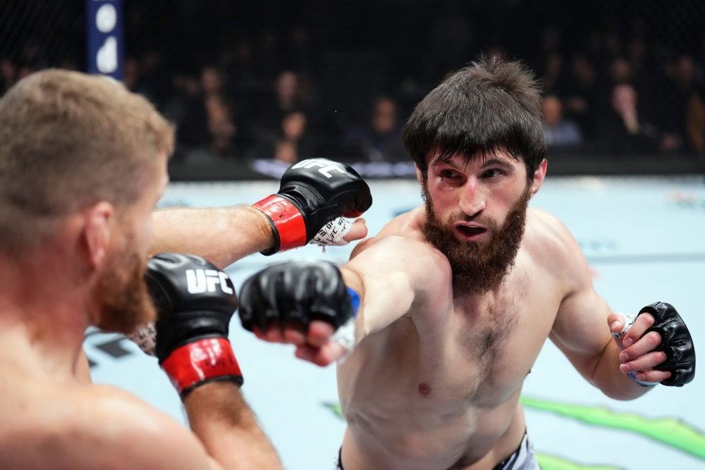 Анкалаев хочет досрочно победить Уокера на UFC Fight Night 234