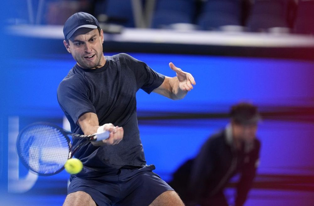 Чесноков высказался о выходе Карацева в полуфинал турнира в Токио