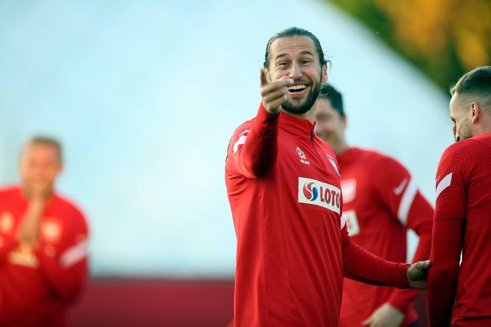 Крыховяк продолжит карьеру в АЕКе