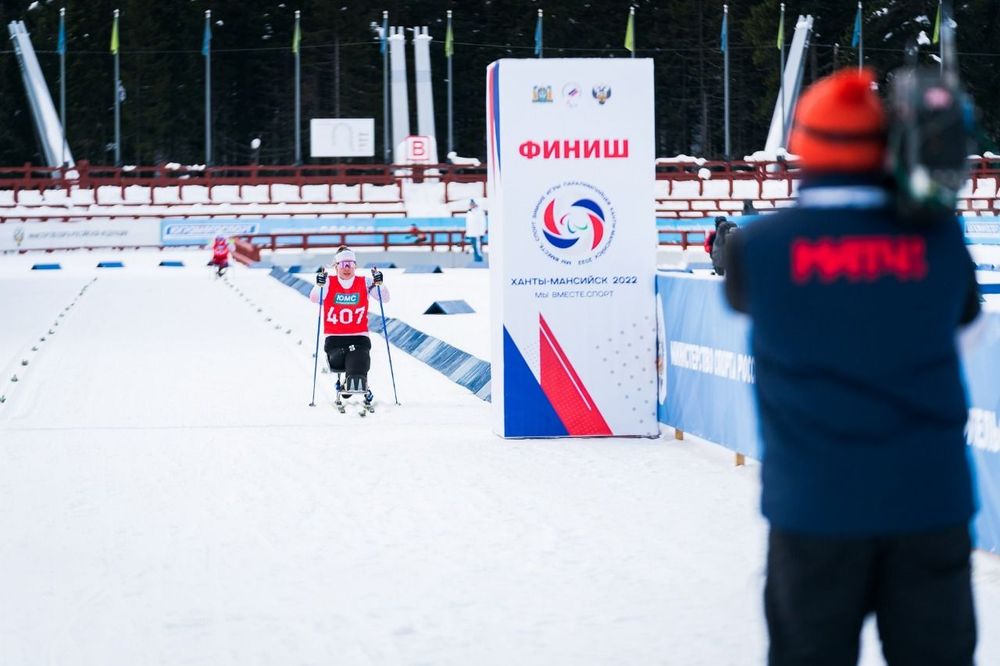 FIS разрешила российским паралимпийцам выступать под национальными символами