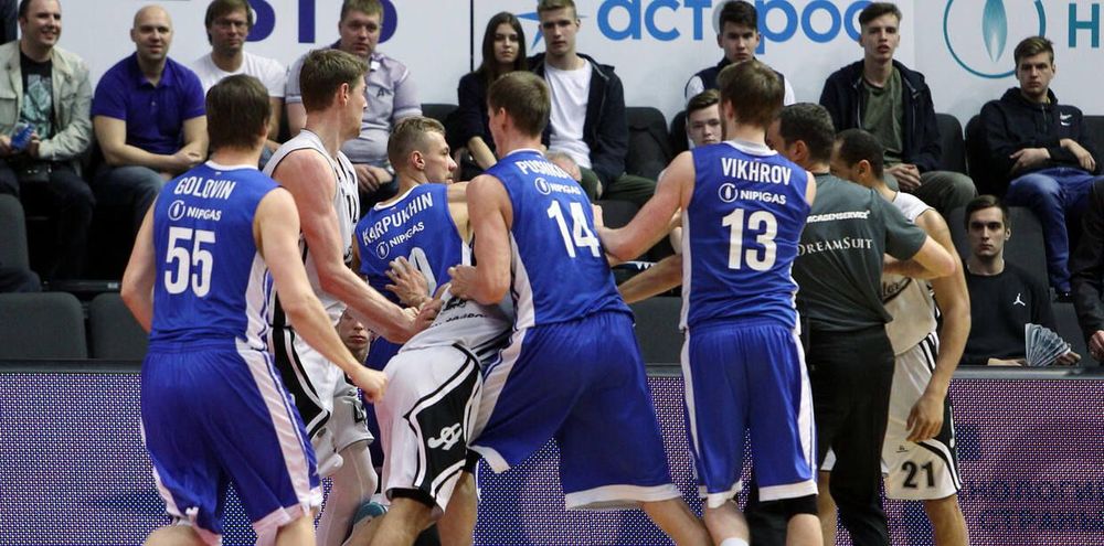 Питер день за днем: «Зенит» дожал «Химки», Луческу в поисках защитника