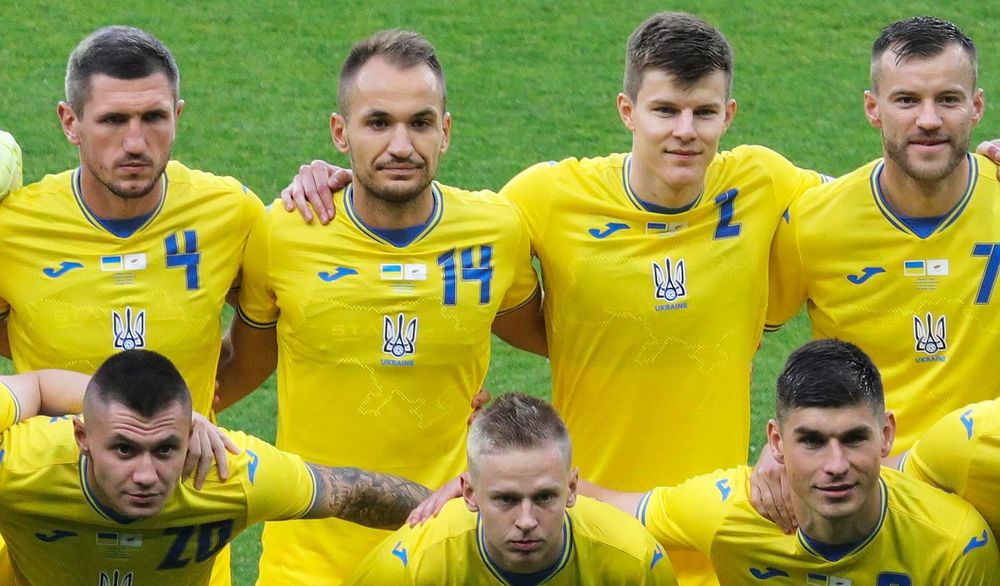 УЕФА обязал Украину скрыть надпись «Героям Слава!» на футболках