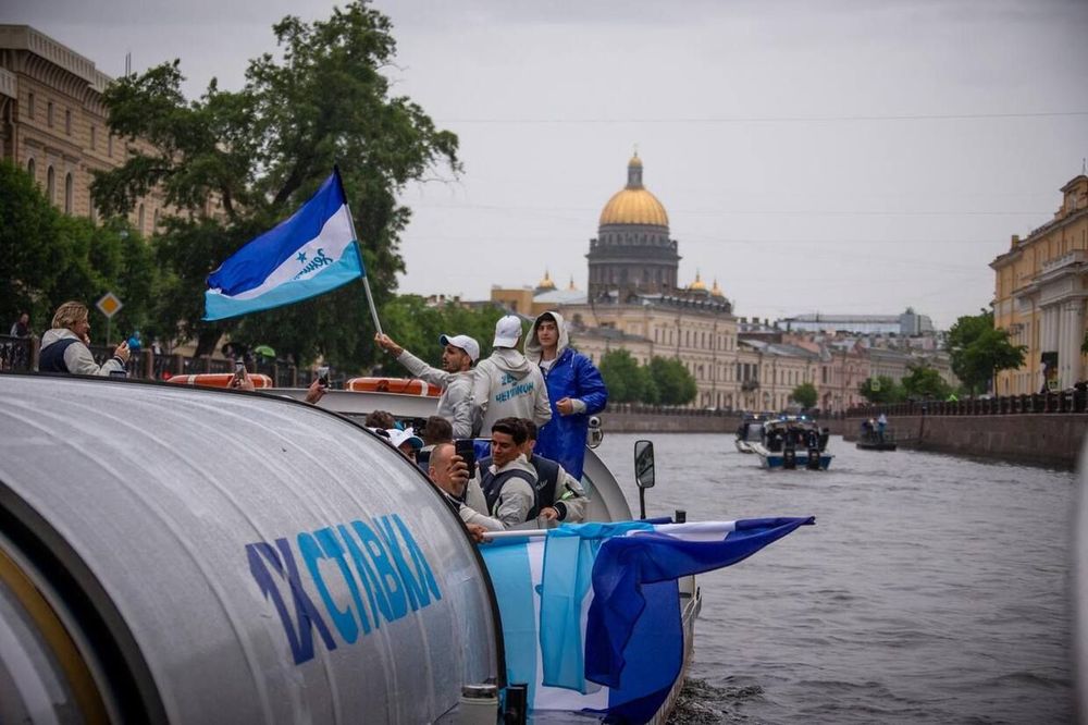 Вода, вода, милиция, вода, Заболотный. Как прошел чемпионский парад «Зенита»
