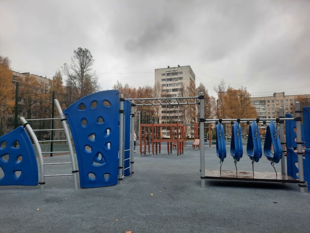 Детский стадион! Спортплощадка у Акушерского колледжа