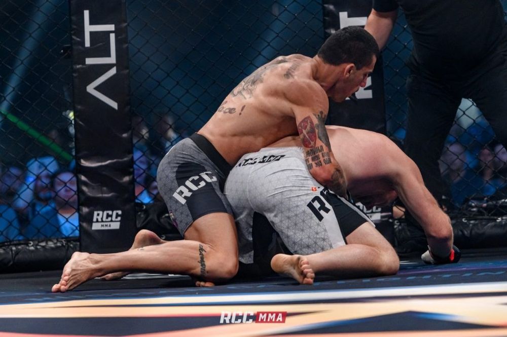 Исмаилов считает, что судья мог позже остановить бой Шлеменко