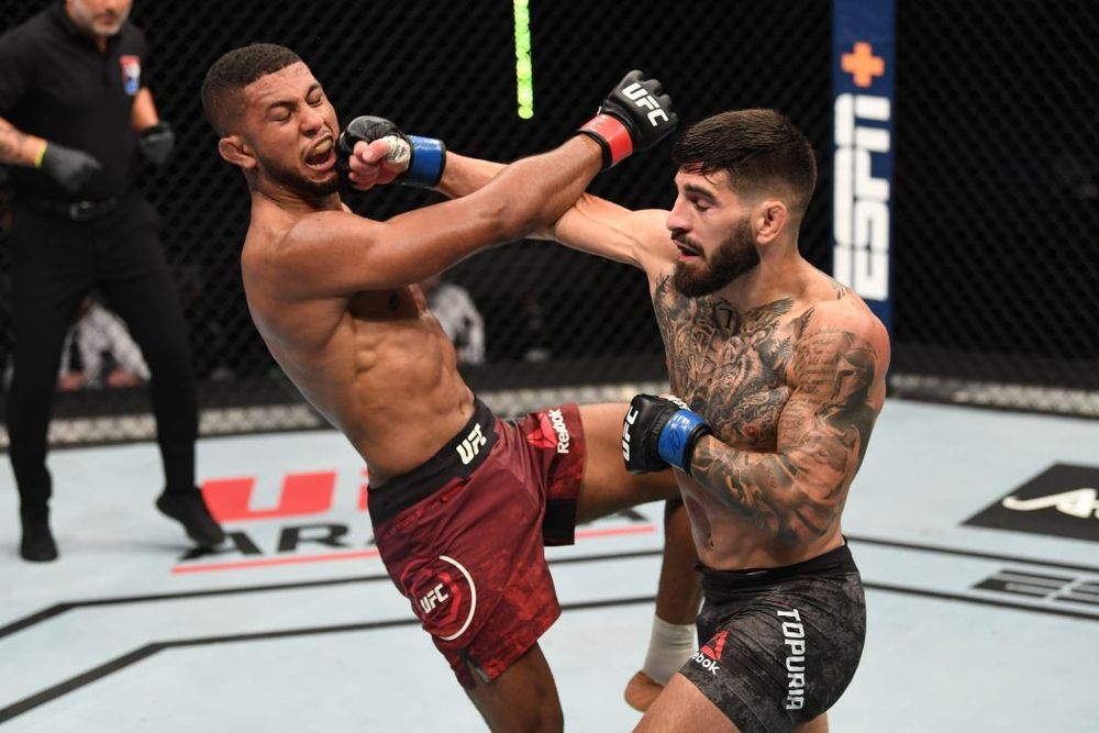 Топурия отказался от поединка с Царукяном, он намерен подраться за титул UFC