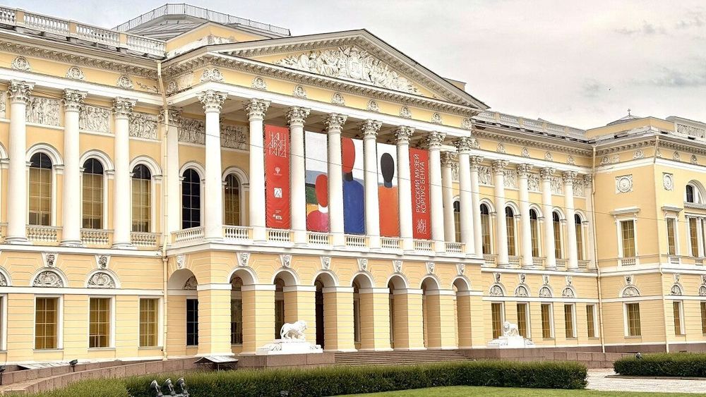 Спорт в искусстве. Гид по Петербургу. Пловцы и акробатка в Русском музее