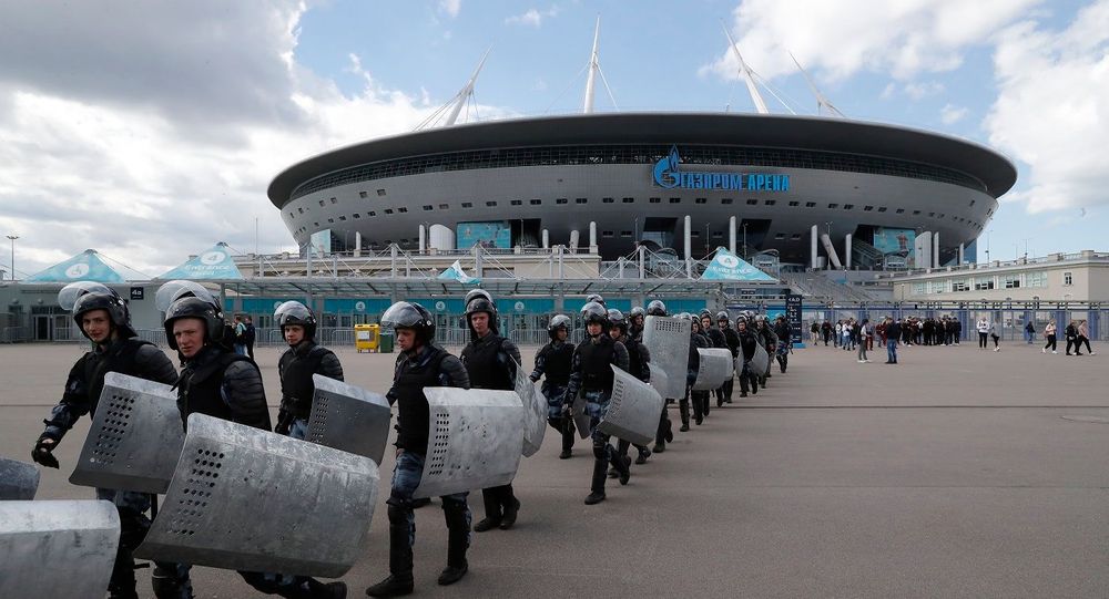 Иностранные болельщики и тренировки ОМОНа. Как Петербург готовится к Евро-2020