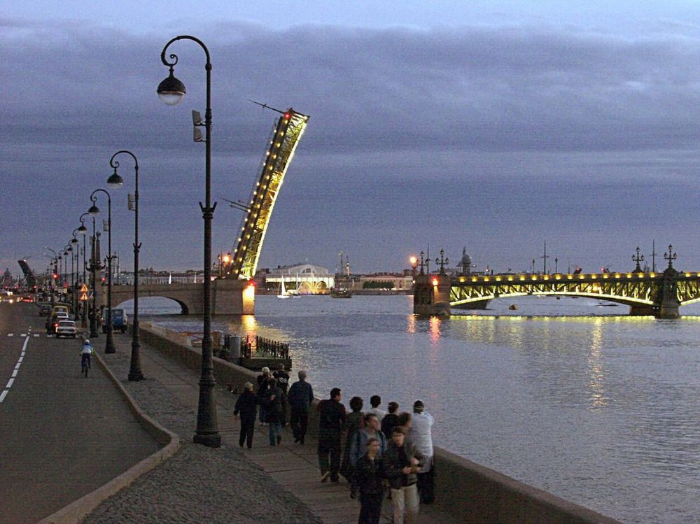 Мост от футбола к достопримечательностям