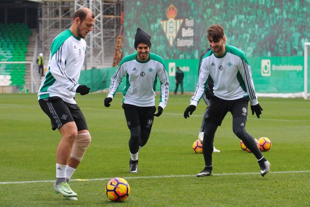 Евгений Левченко: Безобразие, что ФИФА не делает случай Зозули исключением из правил