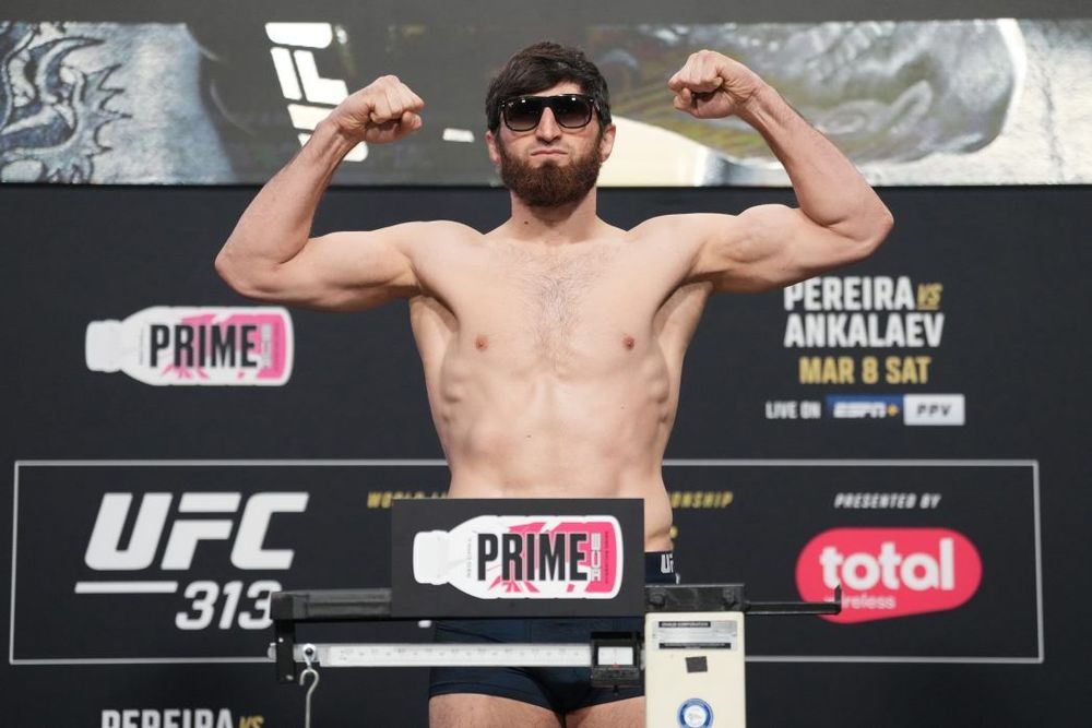 Анкалаев победил Перейру и стал пятым чемпионом UFC из России