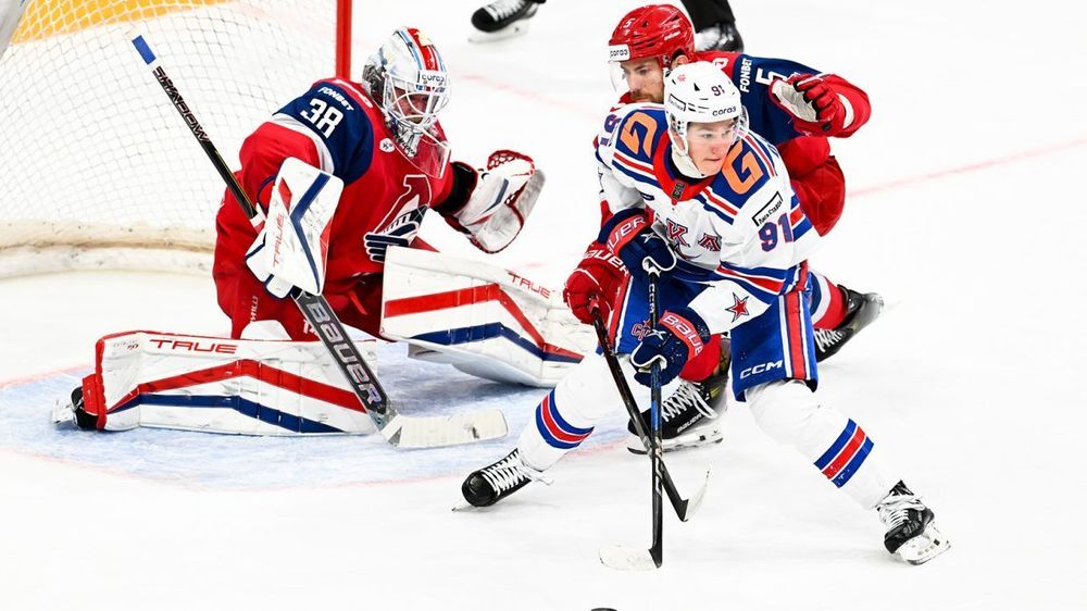 КХЛ оштрафовала «Локомотив» за поведение болельщиков во время матча со СКА КХЛ оштрафовала «Локомотив» за поведение болельщиков во время матча со СКА