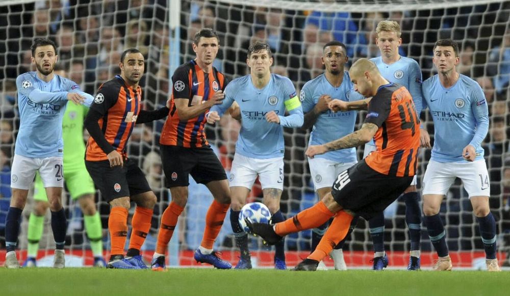 Ракицкий не станет игроком «Зенита»? Он вылетел на сбор с «Шахтером» Ракицкий не станет игроком «Зенита»? Он вылетел на сбор с «Шахтером»