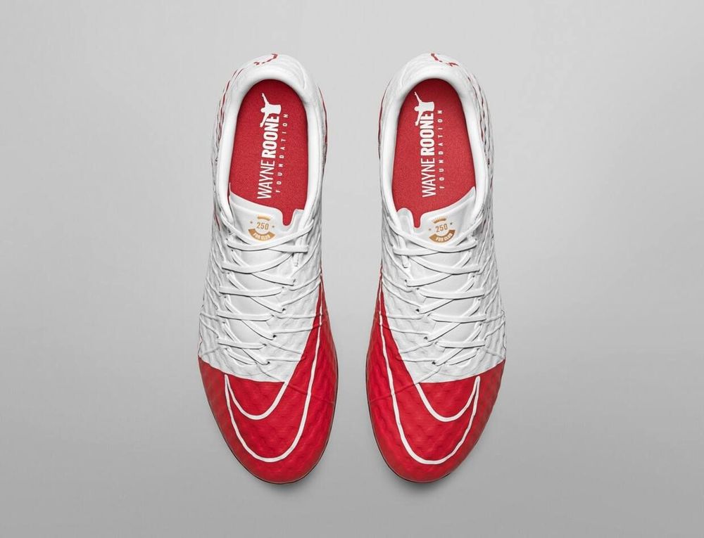 Nike выпустил бутсы в честь рекорда Уэйна Руни