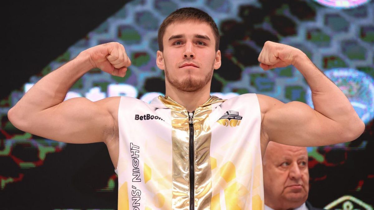 Российский боксер Атаев проведет титульный бой WBA на турнире с участием Бивола