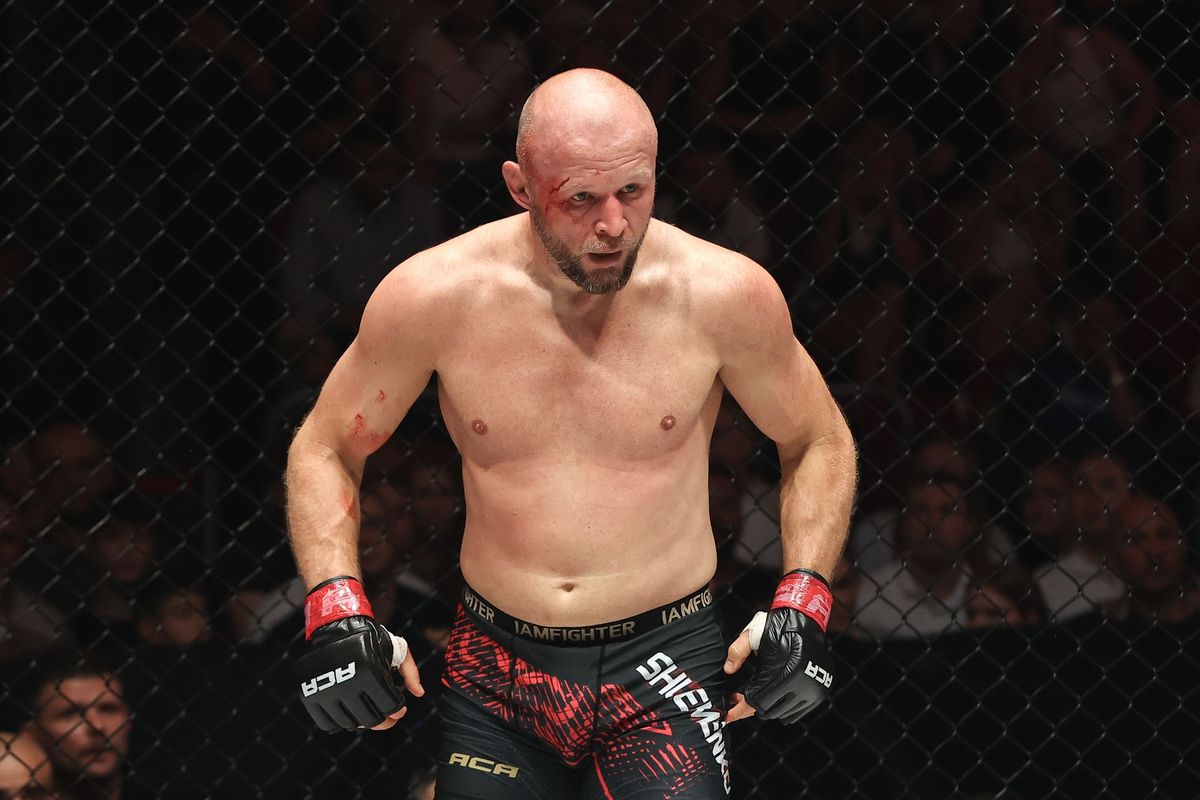 Шлеменко уступил четвертому номеру рейтинга UFC в дебютной схватке по вольной борьбе