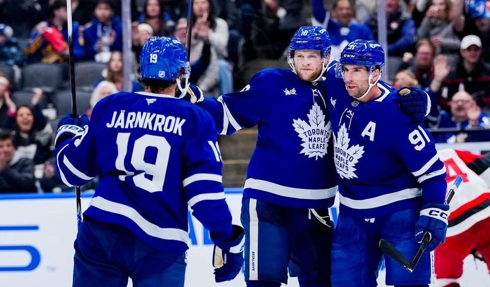 Вратарь «Торонто» Столарц госпитализирован после попадания шайбы на раскатке