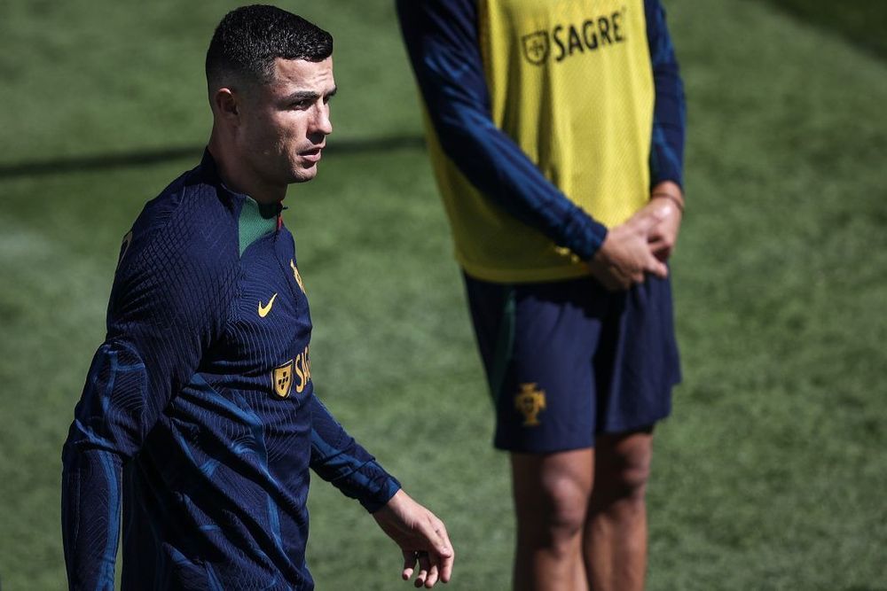 Роналду могут депортировать из Саудовской Аравии за непристойный жест в игре с «Аль-Хилялем» Роналду могут депортировать из Саудовской Аравии за непристойный жест в игре с «Аль-Хилялем»