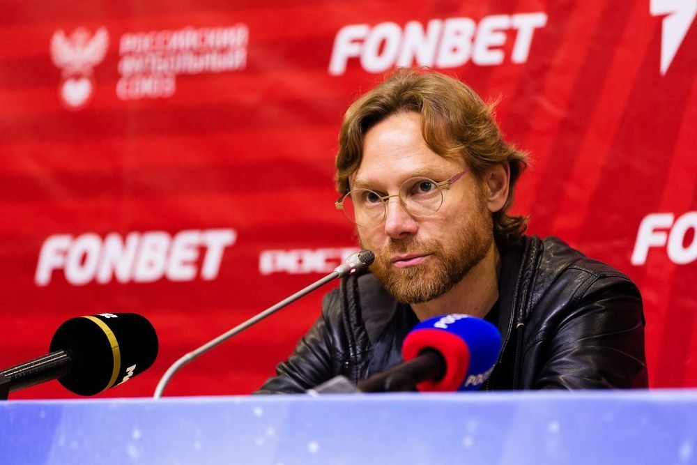 Карпин долго не мог вылететь из Москвы из-за неисправности самолета