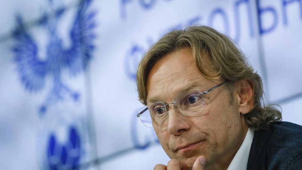 Игнатьев: Карпина не надо просить уйти из «Ростова» Игнатьев: Карпина не надо просить уйти из «Ростова»