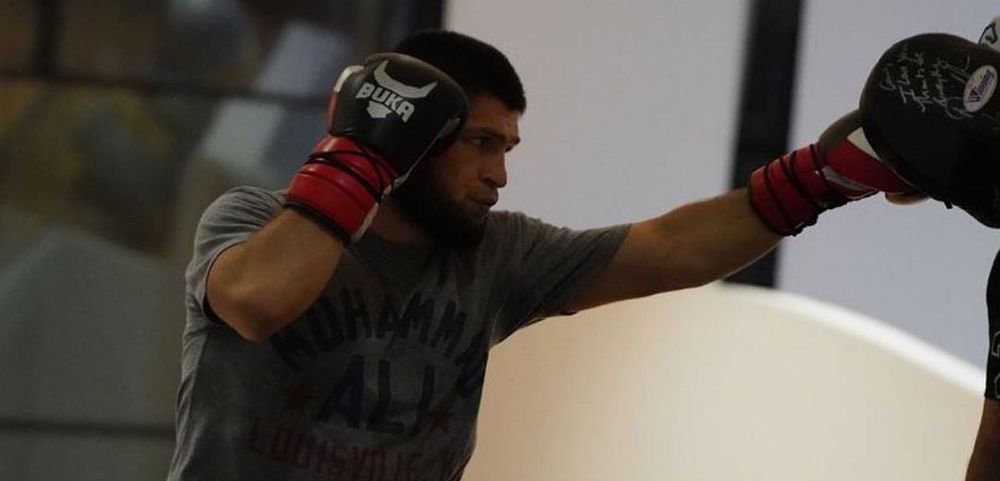 Джонс высмеял лидерство Хабиба в рейтинге лучших бойцов UFC