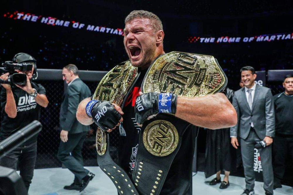 Двойной чемпион ONE FC Анатолий Малыхин пожелал удачи «Балтийской Заре» во втором круге Суперлиги