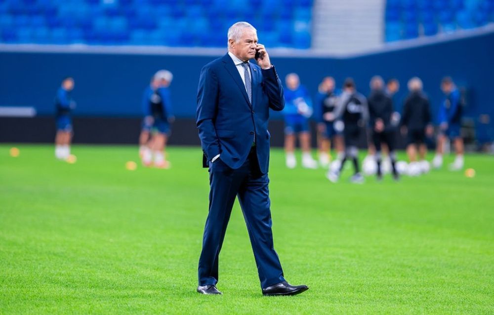 «Слон и Моська». Медведев раскрыл отношение к кричалке «Зенит – позор российского футбола» «Слон и Моська». Медведев раскрыл отношение к кричалке «Зенит – позор российского футбола»