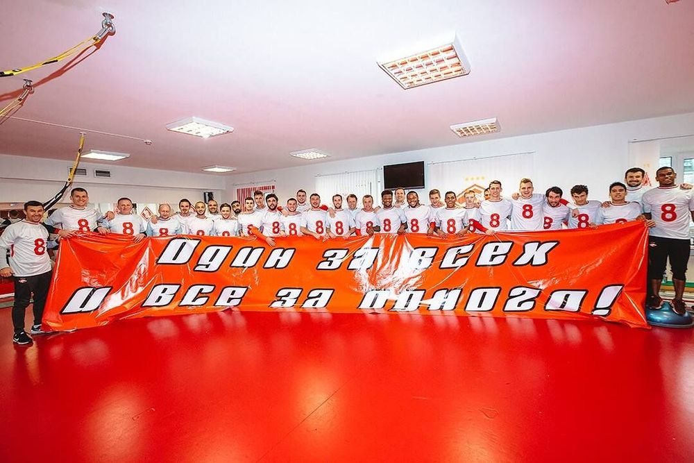 Один за всех — и все за одного! Игроки «Спартака» поддержали Глушакова