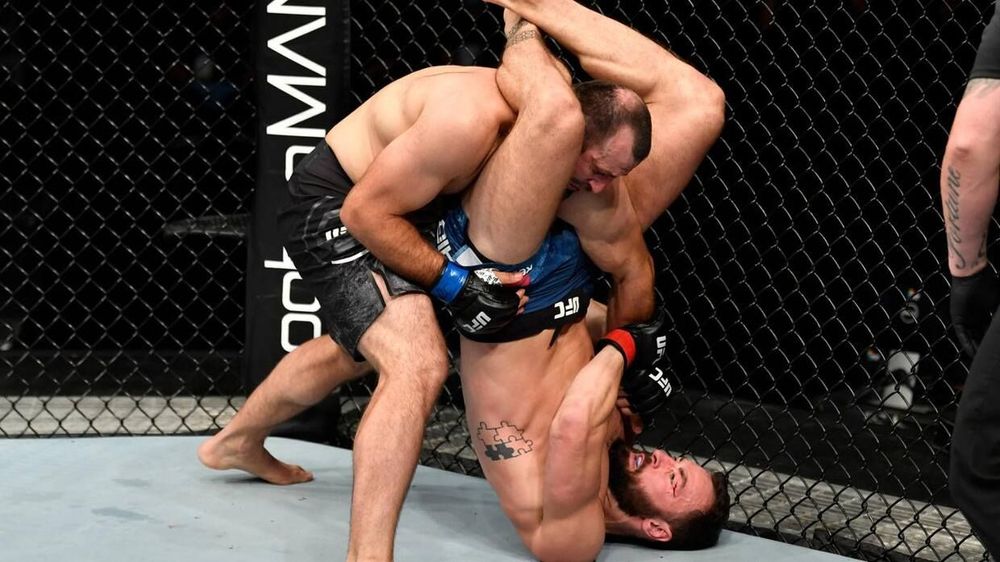 Российский боец уволен из UFC после драки на свадьбе