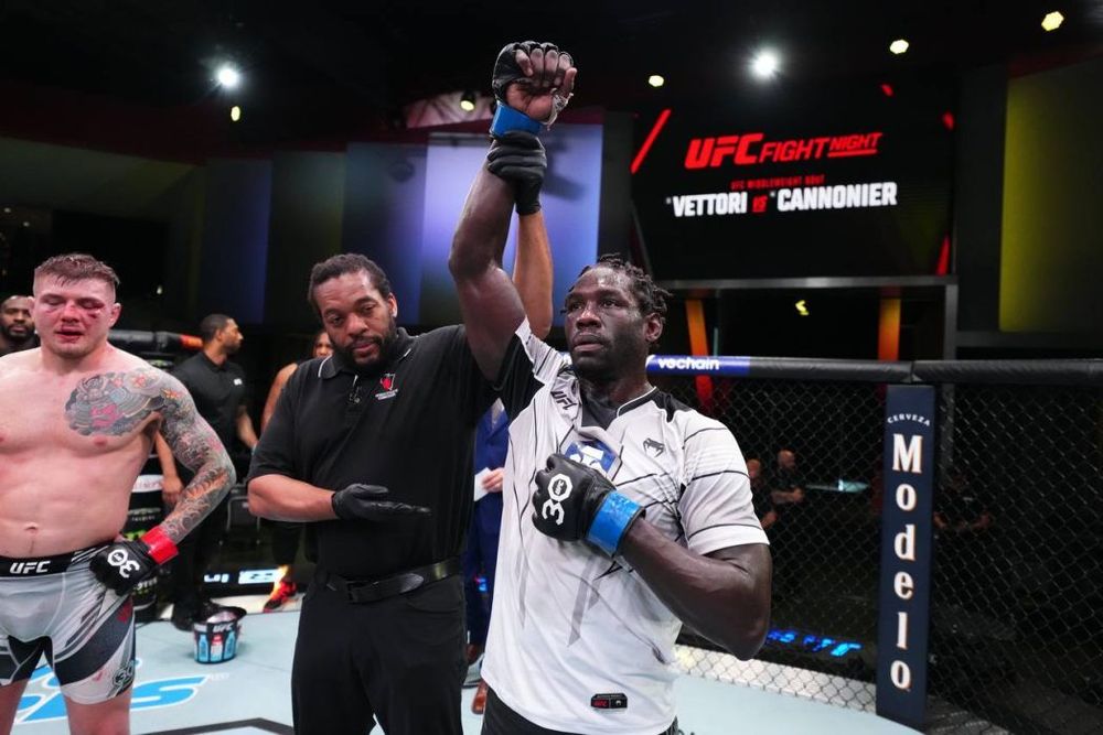 Каннонир отправил в нокаут Родригеса на UFC Fight Night 251