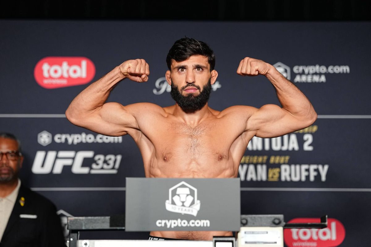 Царукян встретится с бывшим чемпионом UFC Петтисом на турнире в Чикаго