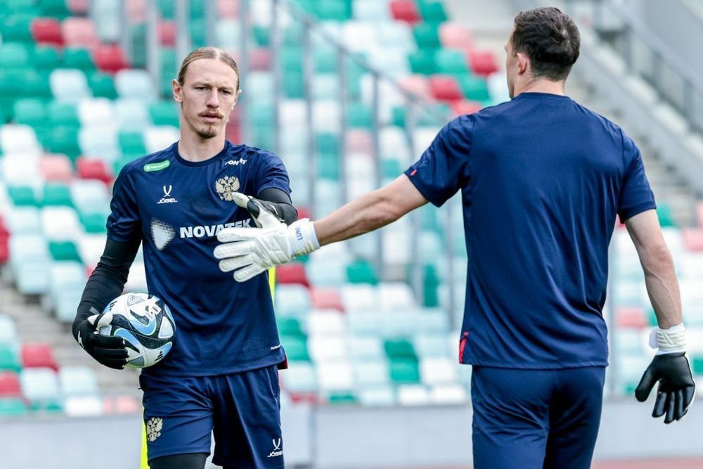 Лантратов надеется, что Сафонов вытеснит Доннаруму из состава «ПСЖ»