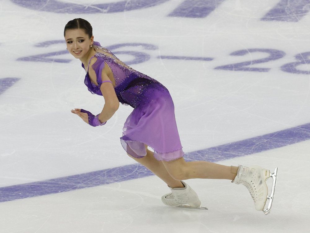 Валиева заняла первое место в короткой программе на чемпионате России