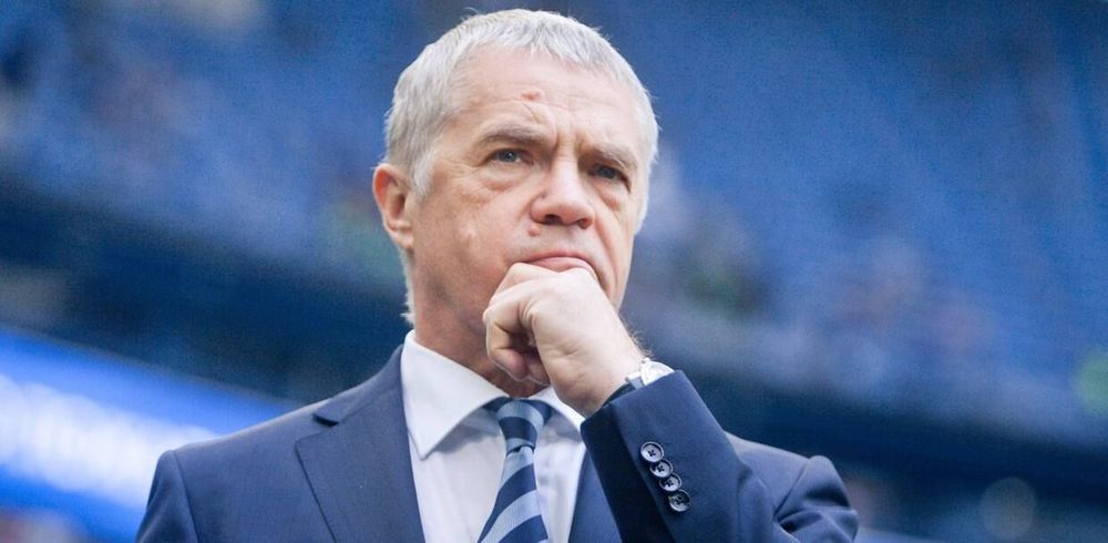 Медведев - о критике Федуна: «Спартак» отстал от «Зенита» больше, чем на 30 очков. Жаловаться на судейство – это последнее дело Медведев - о критике Федуна: «Спартак» отстал от «Зенита» больше, чем на 30 очков. Жаловаться на судейство – это последнее дело