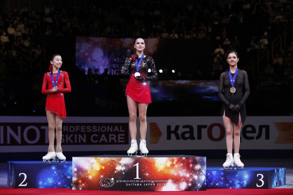 Загитова могла сняться с чемпионата мира, а Медведева уже думает об Олимпиаде. Разбираем откровенные интервью соперниц Загитова могла сняться с чемпионата мира, а Медведева уже думает об Олимпиаде. Разбираем откровенные интервью соперниц