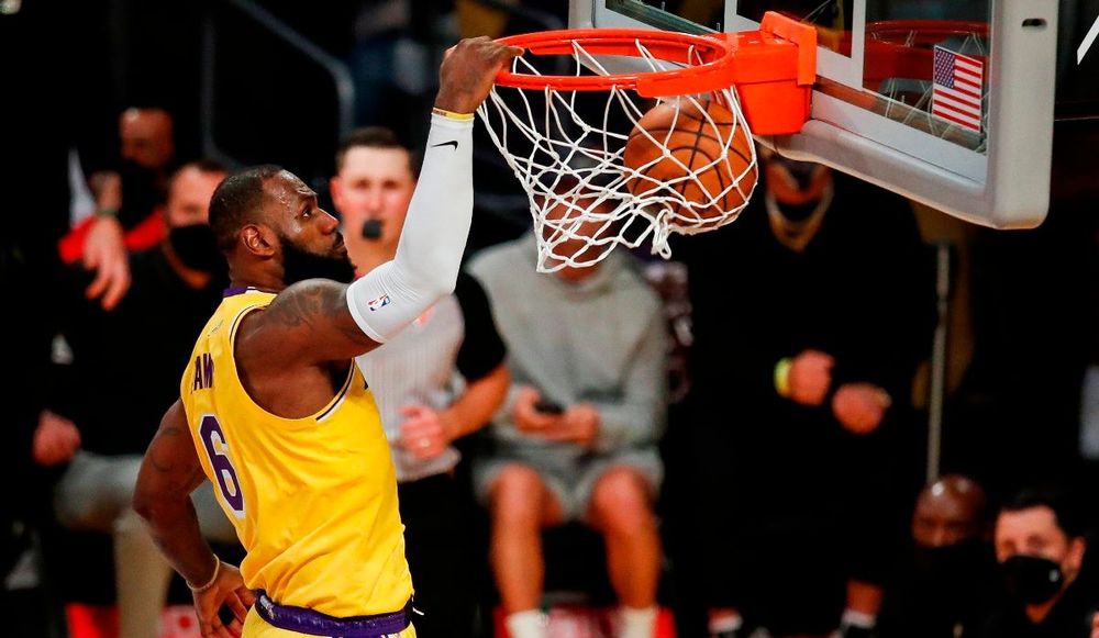 Леброн Джеймс стал участником крупной стычки в игре