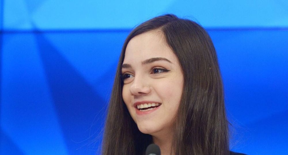 Евгения Медведева прилетела в Торонто, где будет готовиться к новому сезону
