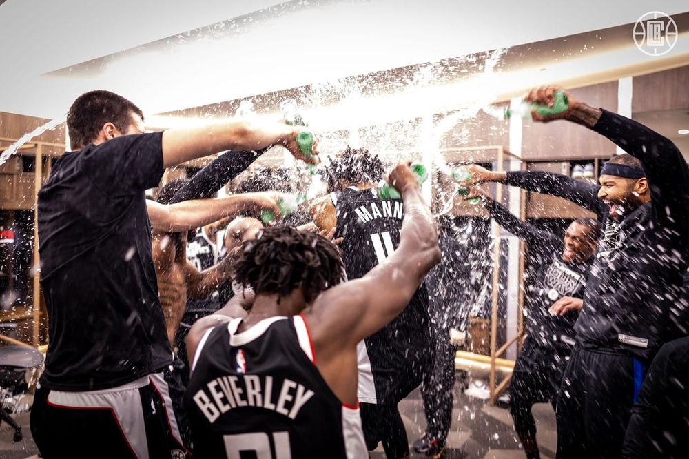 «Клипперс» впервые в истории пробились в финал Западной конференции НБА «Клипперс» впервые в истории пробились в финал Западной конференции НБА