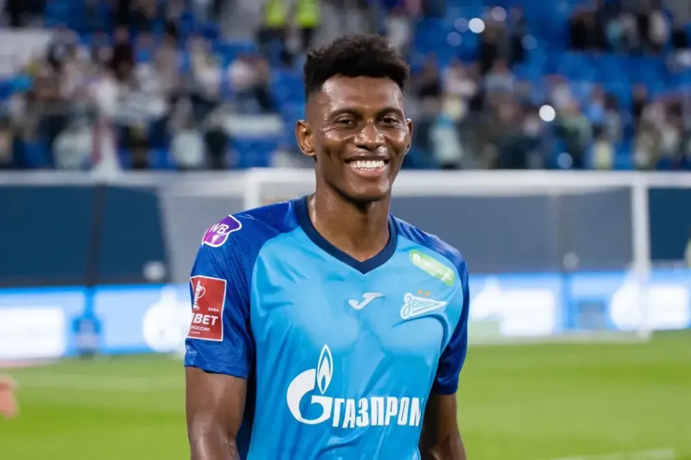 «Пока «Севилья» к нам не обращалась». Медведев — о возможном трансфере Кассьеры