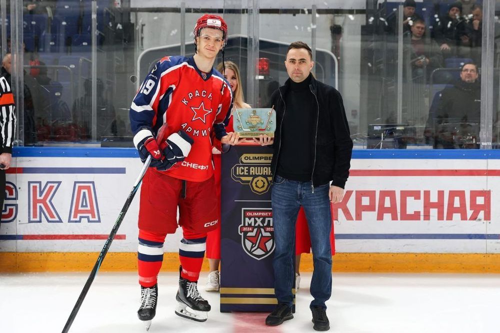 OLIMPBET вручил награду победителю OLIMPBET ICE AWARDS в номинации «Кепки долой»