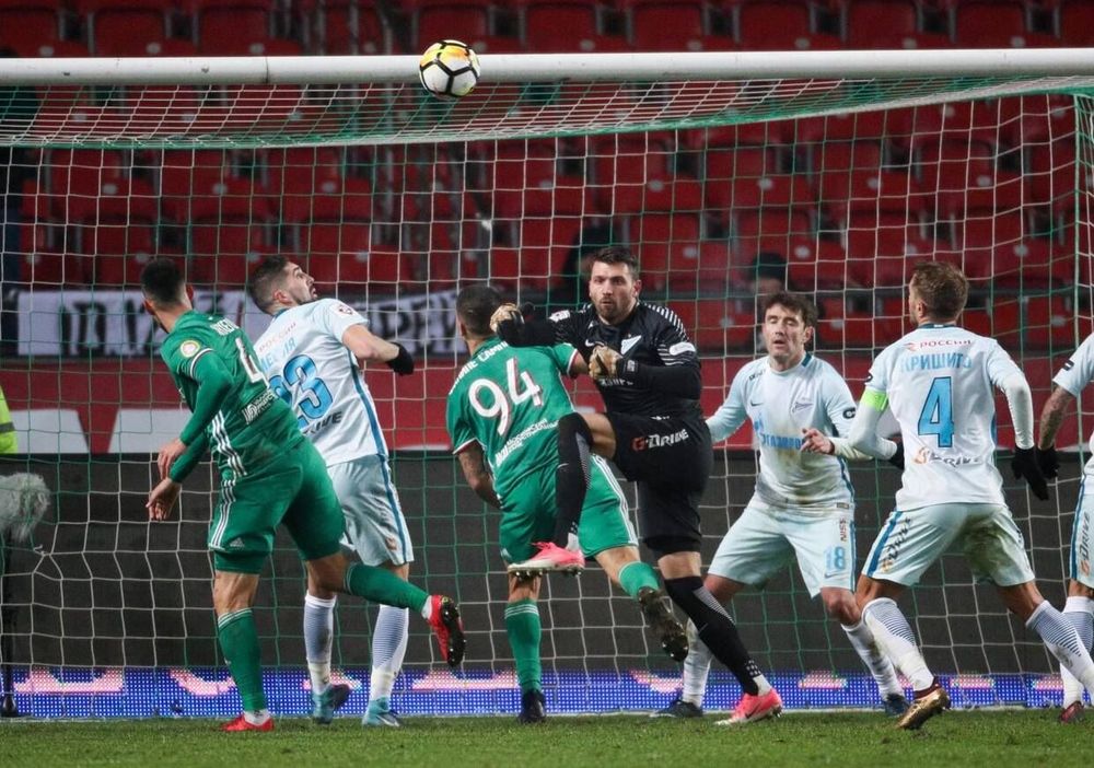 «Зенит» догнал «Спартак». Но отпустил «Локомотив»