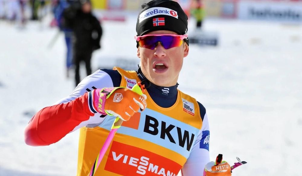 Йоханнес Клебо «сделал» Евгению Медведеву, обгоняя российскую эстафету Йоханнес Клебо «сделал» Евгению Медведеву, обгоняя российскую эстафету