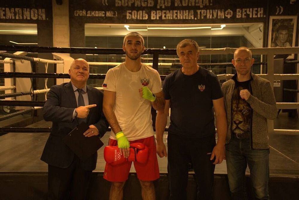 «Первая перчатка»: смотрите в новом выпуске интервью чемпиона мира Муслима Гаджимагомедова