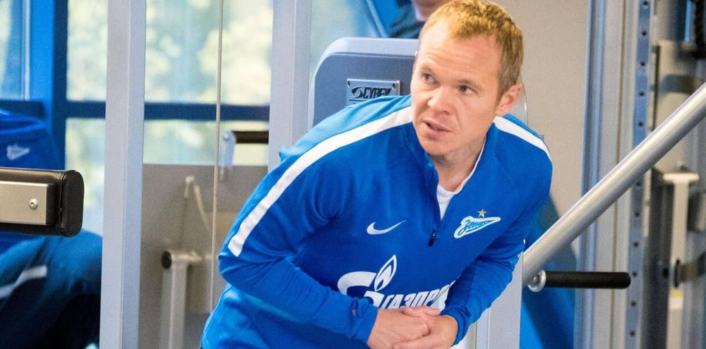 Анюков и Кержаков улетели в Турцию