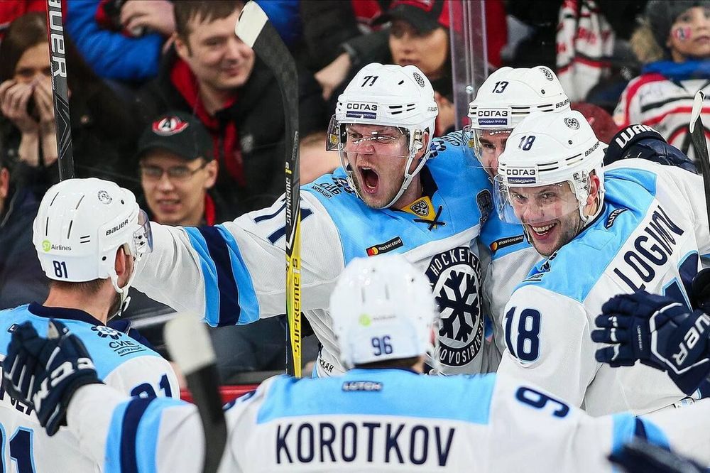 «Сибирь» выбила «Автомобилист» и стала третьим полуфиналистом Кубка Гагарина на Востоке «Сибирь» выбила «Автомобилист» и стала третьим полуфиналистом Кубка Гагарина на Востоке