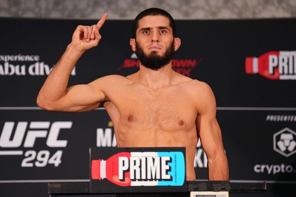 UFC 294 – главный турнир MMA в 2023 году для россиян. Там будет не только бой Махачева и Волкановски