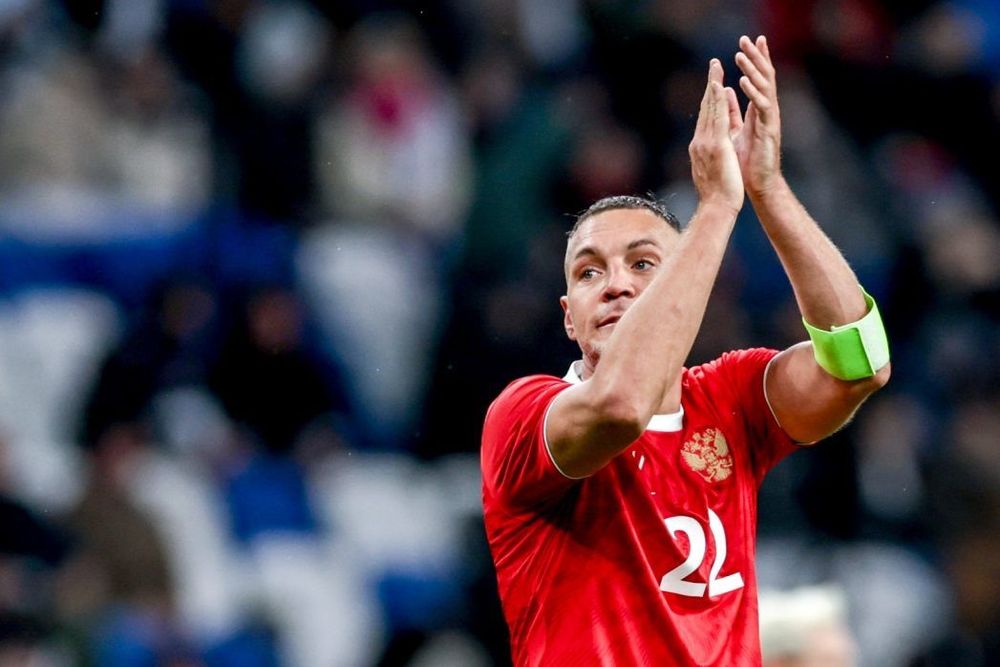 Угаров о памятнике Дзюбе: Это должно попасть в «Ералаш»‬