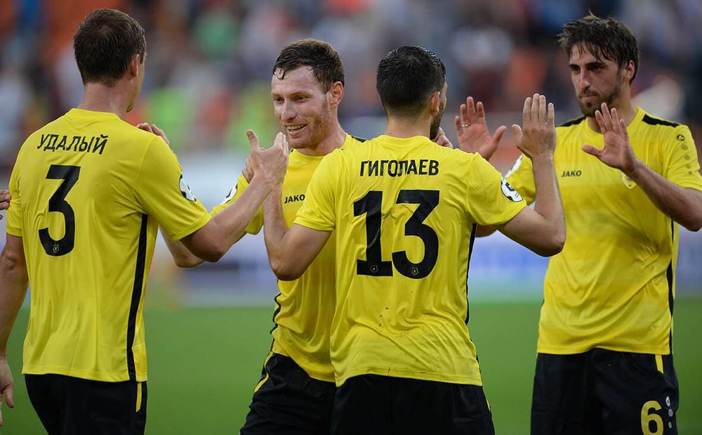 В «Анжи» все очень плохо. Основная команда едет в Краснодар на автобусе В «Анжи» все очень плохо. Основная команда едет в Краснодар на автобусе