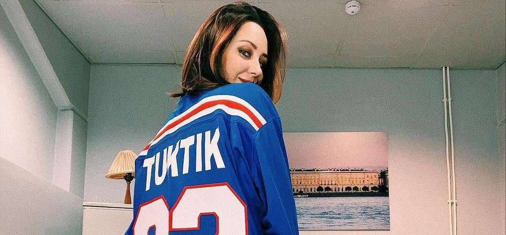 Кто главный фанат СКА в мире фигурного катания? Она не поедет на чемпионат мира, но сходила на хоккей