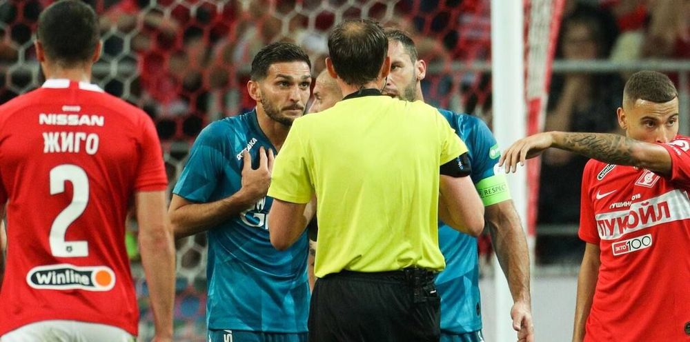 Судья испортил матч «Спартак» – «Зенит». В игре могло быть удаление